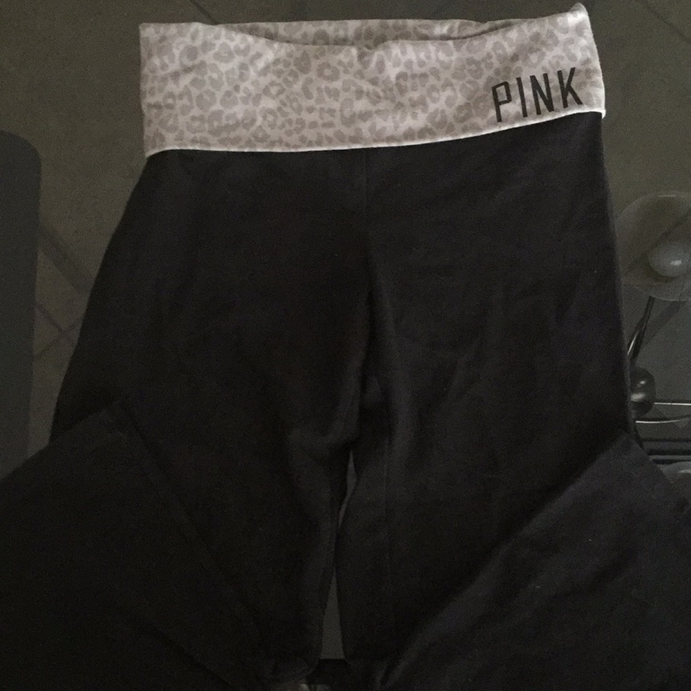 VS Pink Capri Yoga Pants